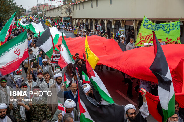 حضور گسترده و پرشور مردم قم در راهپیمایی یوم‌الله ۱۳ آبان