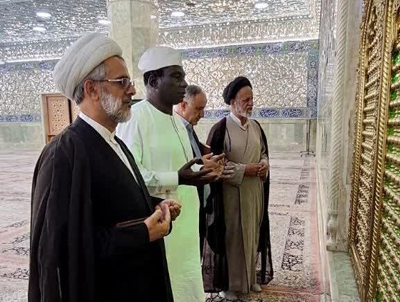 حضور مشاور ویژه رئیسجمهور سنگال در حرم حضرت معصومه (س)