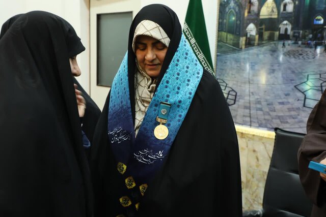 اولین نشان ملی مادری در حرم حضرت معصومه (س) رونمایی شد