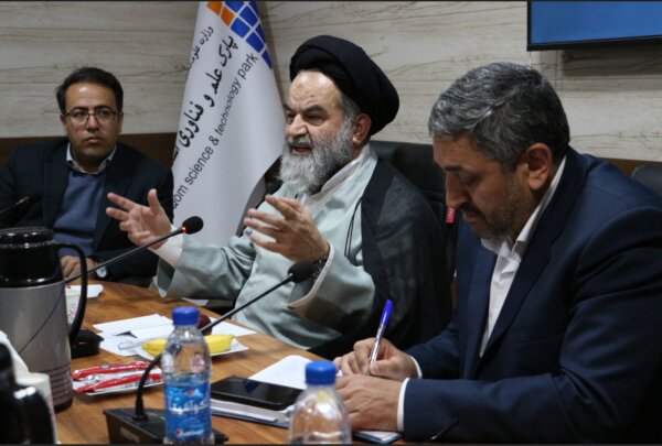 اسلام علمی که کاربردی نباشد را جهل میداند اسلام علمی که کاربردی نباشد را جهل میداند