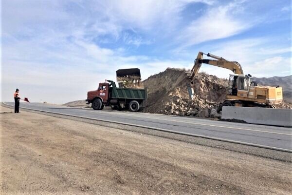 عکس تزئینی ست پیشرفت فیزیکی ۶۰درصدی فاز اول قطعه گرمسار-سمنان آزادراه حرم تا حرم