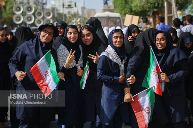 عکس تزئینی است دانشآموزانی که مسیر موفقیت را از مدرسه تا میدان ورزش پیمودهاند