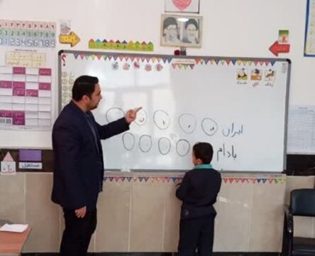 یک معلم: پرورش فرهنگ گفت‌وگو، زیربنای رشد امید در نوجوانان است