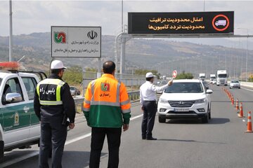 اعمال محدودیت ترافیکی در جاده‌های قم همزمان با مراسم تشییع رهبر شهید