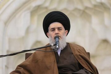 استاد حوزه علمیه: هر کس که به وحدت جامعه آسیب بزند بی‌تردید از خائنین است