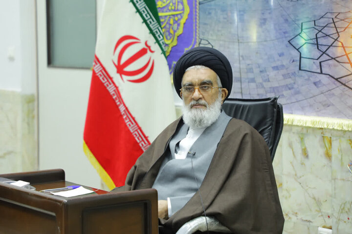 امام‌جمعه قم: خبرنگاران با روایتگری مسئولانه در تقویت همبستگی جامعه نقش مؤثری دارند