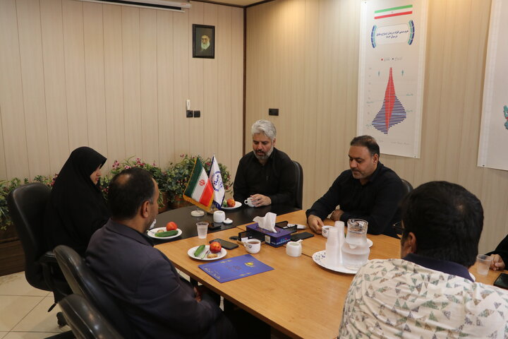 بازدید رئیس کمیسیون بانوان و خانواده شورای اسلامی شهر قم از خبرگزاری دانشجویان ایران + عکس