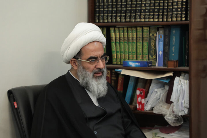 استاد حوزه علمیه: محور وقف باید حمایت از علم و دین باشد