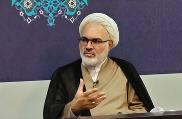 استاد حوزه علمیه قم: باید از سبک حکمرانی غیرولایی به سبک حکمرانی ولایی گذار کنیم