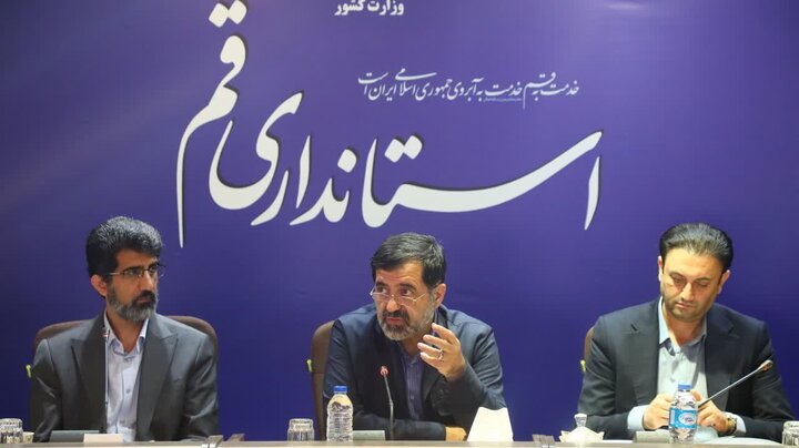 استاندار: قم باید در حوزه تنظیم بازار و کنترل قیمت‌ها پیشرو باشد