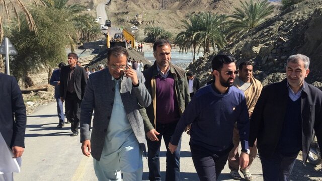 وزیر ارتباطات از نقاط آسیب دیده بازدید کرد