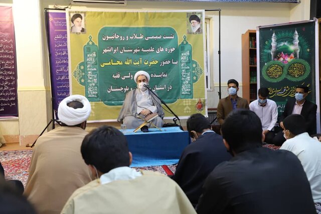 حوزه های علمیه مشعل های هدایت در جامعه هستند