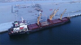 پهلوگیری کشتی حامل شکر در بندر شهید بهشتی چابهار