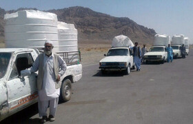 اهداء ۶۰ تانکر آب به روستاییان هیرمند سیستان و بلوچستان