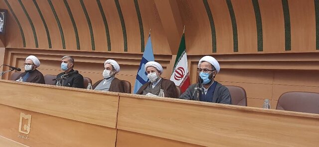 وحدت بین حوزه و دانشگاه با جلسات تشریفاتی میسر نمیشود وحدت بین حوزه و دانشگاه با جلسات تشریفاتی میسر نمیشود