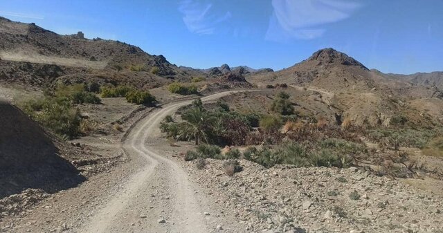 مردم روستای "میشود" نیکشهر 38 سال چشم انتظار آسفالت چهار کیلومتر راه خاکی