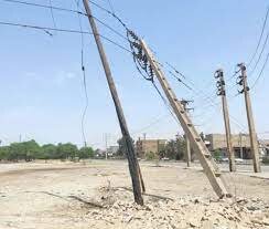 وزش باد شدید باعث سقوط ۱۷ اصله پایه شبکه برق در منطقه سیستان شد