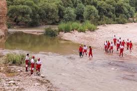 نجات دو کودک گرفتار سیلاب در رودخانه روستای پوتان شهرستان راسک