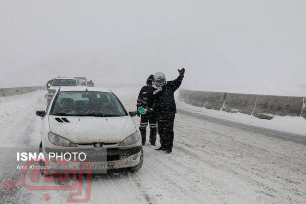 باد و بوران 4 محور استان سمنان را مسدود کرد