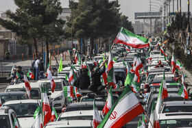 رقص زیبای پرچم کشورمان در هوای بهمن‌ماه/آغاز راهپیمایی 22بهمن در سمنان