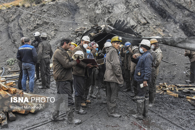 اخلال تخته سنگ‌ها در مسیر امدادرسانی/ تعطیلی معدن و تمرکز بر نجات معدنچیان دامغانی+ تصاویر