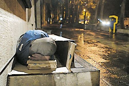 عکس تزئینی ست معتادان و کارتنخوابها در زمستان بیسرپناه نمانند