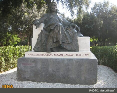 تندیس حکیم نظامی-رم ایتالیا سنگ تمام سمنانیها برای حکیم نظامی