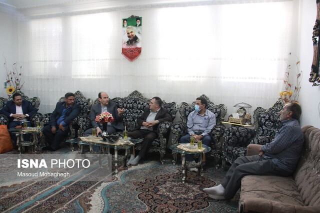 تجلیل جهاددانشگاهی استان سمنان از خانواده شهید مدافع حرم در سمنان