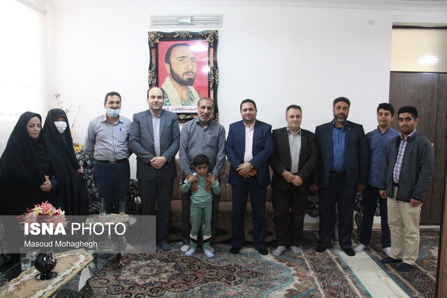 تجلیل جهاددانشگاهی استان سمنان از خانواده شهید مدافع حرم در سمنان