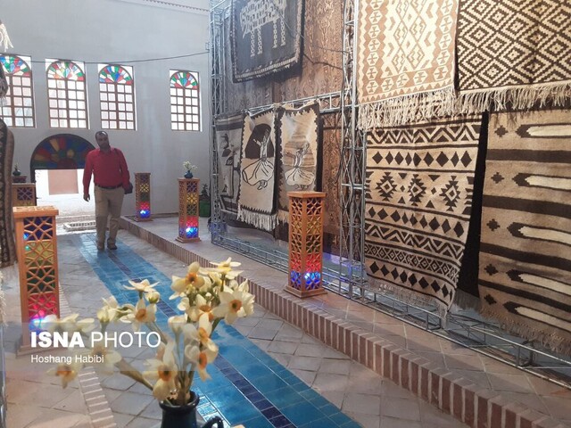 فرش خودرنگ سنگسری به ایتالیا میرود