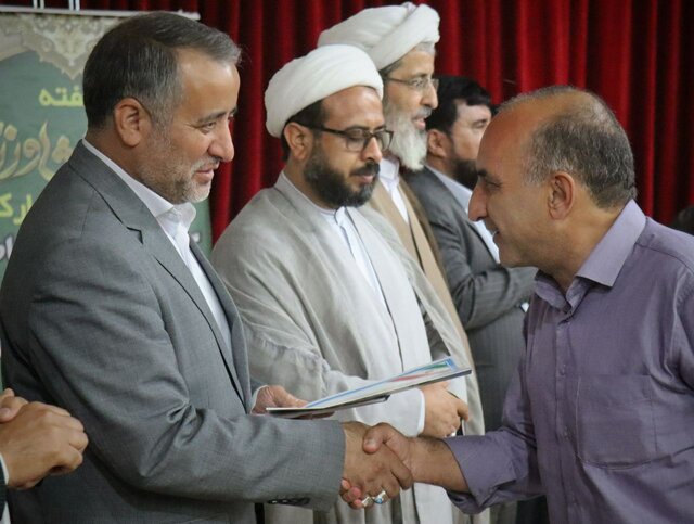 تخصیص ۳۰درصدی اعتبارات سفر رئیسی به سمنان/ تجلیل از برترینهای بخش کشاورزی تخصیص ۳۰درصدی اعتبارات سفر رئیسی به سمنان/ تجلیل از برترینهای بخش کشاورزی