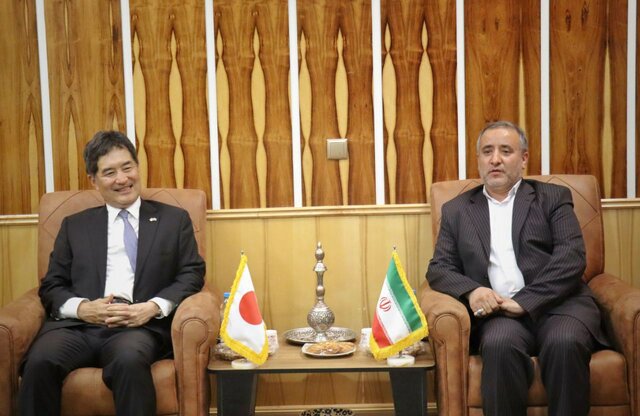 اهدایی سفیر ژاپن به خیریه راه آسمان سمنان 