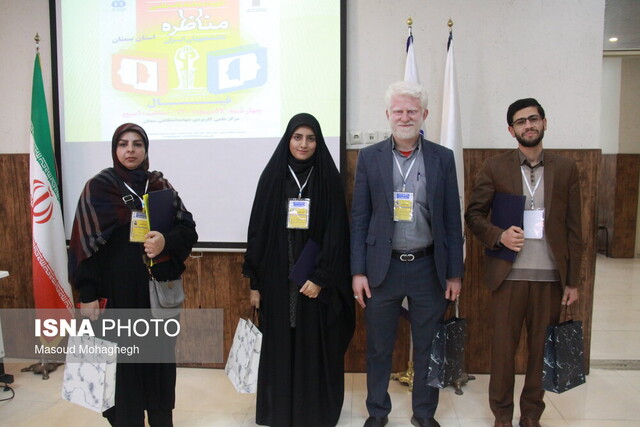 دانشگاه فرهنگیان قهرمان مسابقات مناظره دانشجویان استان سمنان شد