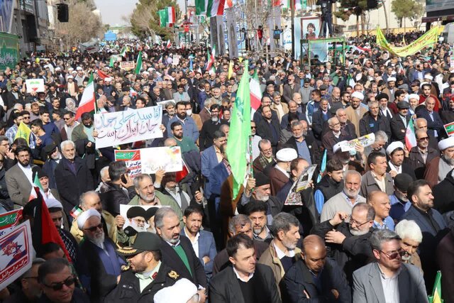 نماینده مردم ملایر در مجلس: آمریکا نه حلال مشکلات بلکه عامل کوچک‌تر شدن سفره‌ مردم است