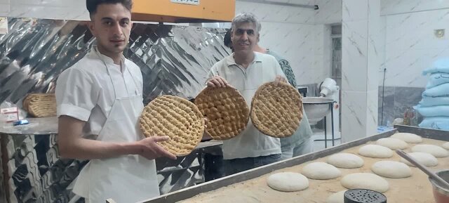 اجرای طرح پخت نان با آرد کامل در سمنان و سرخه