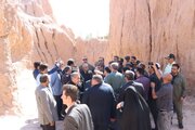 بازدید صالحی‌امیری از حمام و قلعه تاریخی پاده و سیاه‌چادر عشایر ایل الیکایی در آرادان