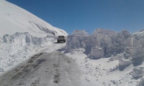 گردنه عسل‌کشان شهرستان کوهرنگ مسدود شد