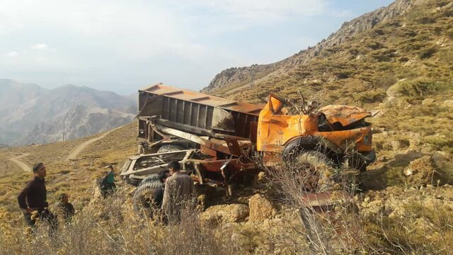 ۲ کشته بر اثر سقوط کمپرسی در گردنه عسل‌کشان