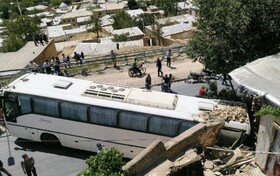 برخورد اتوبوس با دیوار یک منزل مسکونی در شهر هوره