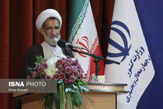 برای رفع فقر و معیشت نامناسب مردم چهارمحال‌وبختیاری تدبیری اتخاذ شود