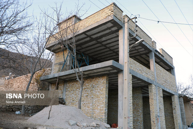 حضور استاندار چهارمحال و بختیاری در مناطق زلزلهزده کوهرنگ