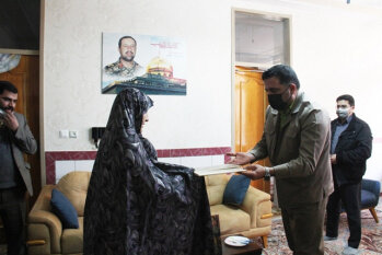 تجلیل از خانواده شهید عزت‌الله سلیمانی توسط جهاددانشگاهی چهارمحال و بختیاری