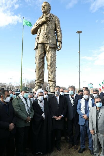 رونمایی از تندیس حاج قاسم سلیمانی در شهرکرد