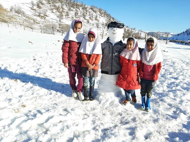 روشن نگهداشتن چراغ مدرسه کانکسی با فداکاری معلم کوهرنگی