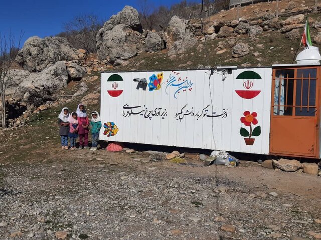 روشن نگهداشتن چراغ مدرسه کانکسی با فداکاری معلم کوهرنگی