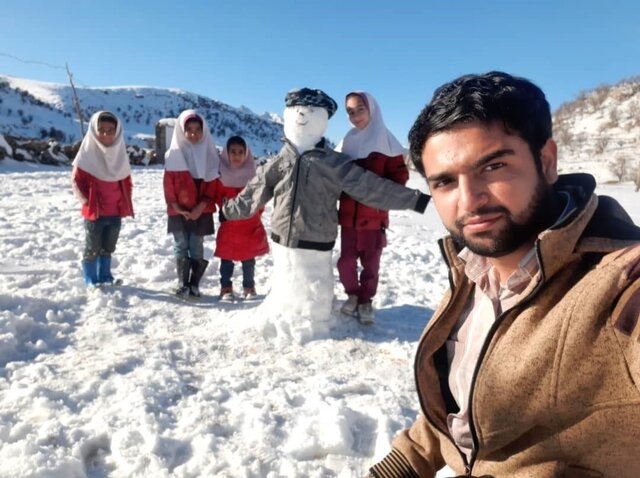 روشن نگهداشتن چراغ مدرسه کانکسی با فداکاری معلم کوهرنگی