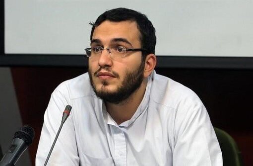 ایران فرهنگی باید در قالب هنر انقلاب اسلامی بروز و جلوه کند ایران فرهنگی باید در قالب هنر انقلاب اسلامی بروز و جلوه کند