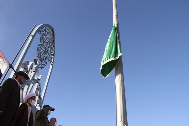 پرچم متبرک امام حسین(ع) در شهرکرد به اهتزاز درآمد