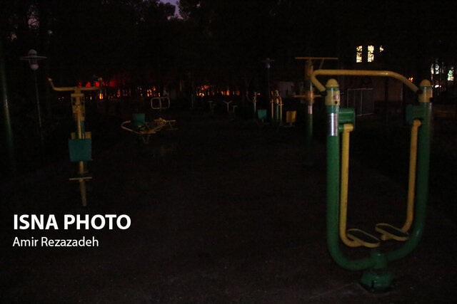 عکس تزیینی است پارکهای کرج تاریک است