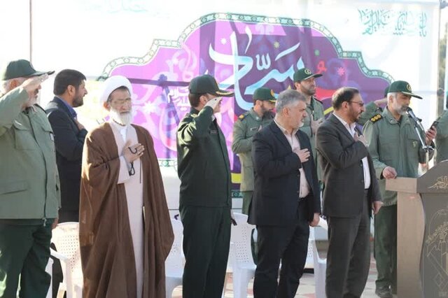 پرچم امام حسین (ع)در شهرکرد به اهتزاز درآمد